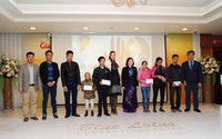 Báo Gia đình & Xã Hội trao 75 triệu đồng cho 5 gia đình có hoàn cảnh khó khăn trước thềm năm mới Báo Gia đình & Xã Hội trao 75 triệu đồng cho 5 gia đình có hoàn cảnh khó khăn trước thềm năm mới
