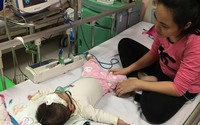 Bé gái 17 tháng tuổi nằm viện 17 tháng với hàng trăm mũi tiêm, truyền, xét nghiệm Bé gái 17 tháng tuổi nằm viện 17 tháng với hàng trăm mũi tiêm, truyền, xét nghiệm