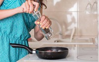 Vì sao chỉ được nêm hạt tiêu khi thức ăn gần chín nếu không rất nguy hại? Vì sao chỉ được nêm hạt tiêu khi thức ăn gần chín nếu không rất nguy hại?