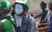 Đeo khẩu trang nhầm chỗ, nữ 'ninja' khiến cả phố lo lắng thay Đeo khẩu trang nhầm chỗ, nữ 'ninja' khiến cả phố lo lắng thay