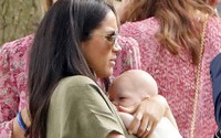 Dân tình đồn đoán lý do "thâm nho" đằng sau việc công nương Meghan diện giày bệt và đồ rộng thùng thình sau sinh Dân tình đồn đoán lý do "thâm nho" đằng sau việc công nương Meghan diện giày bệt và đồ rộng thùng thình sau sinh