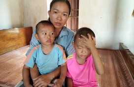 Xót xa cảnh góa phụ phu gạch nuôi hai con nhỏ ở Nghệ An Xót xa cảnh góa phụ phu gạch nuôi hai con nhỏ ở Nghệ An