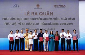Bộ GD&ĐT phát động học sinh, sinh viên thực hiện nghiêm chỉnh Luật ATGT Bộ GD&ĐT phát động học sinh, sinh viên thực hiện nghiêm chỉnh Luật ATGT