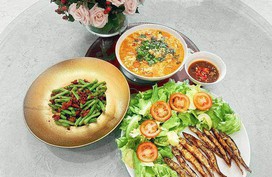 Ngỡ ngàng với những mâm cơm ngon và đẹp hết nấc của người mẫu Lan Khuê Ngỡ ngàng với những mâm cơm ngon và đẹp hết nấc của người mẫu Lan Khuê