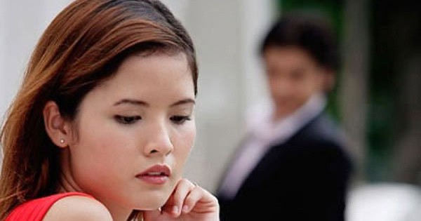 Chồng lười tắm, giả vờ ngủ khi con khóc
