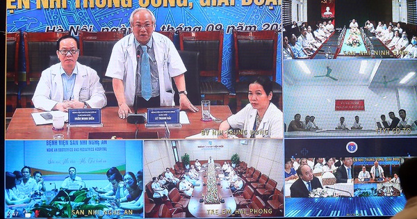 Thủ tướng Nguyễn Xuân Phúc xem, chỉ đạo, biểu dương các điểm cầu thực hiện hội chẩn trực tuyến
