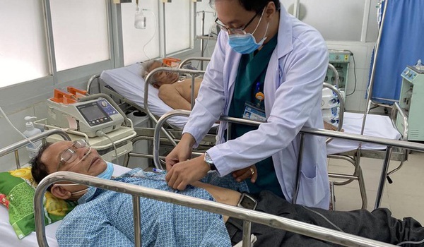 Bệnh viện Chợ Rẫy cứu cha của bác sĩ đang chống dịch ở Quảng Nam