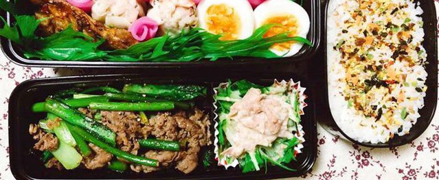 8x khoe những hộp cơm trưa giá 100 nghìn chuẩn bị cho chồng khiến chị em đỏ mặt vì thẹn 8x khoe những hộp cơm trưa giá 100 nghìn chuẩn bị cho chồng khiến chị em đỏ mặt vì thẹn