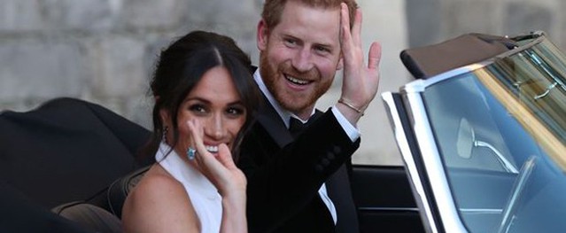 Meghan đeo nhẫn đá quý của mẹ chồng quá cố trong tiệc cưới Meghan đeo nhẫn đá quý của mẹ chồng quá cố trong tiệc cưới