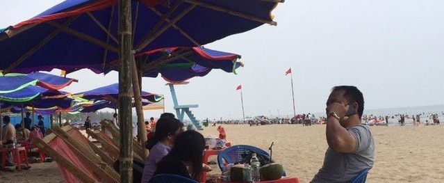 Sầm Sơn: Chiêu chặt chém 'sáng tạo' và lệ lạ đáng sợ mới mùa hè này Sầm Sơn: Chiêu chặt chém 'sáng tạo' và lệ lạ đáng sợ mới mùa hè này