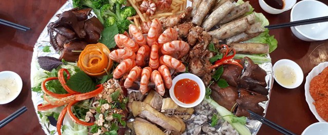 Gái xinh thay mẹ vào bếp nấu 'nhoay nhoáy' cỗ, sáng tạo bày lên mâm tiết kiệm công rửa bát Gái xinh thay mẹ vào bếp nấu 'nhoay nhoáy' cỗ, sáng tạo bày lên mâm tiết kiệm công rửa bát
