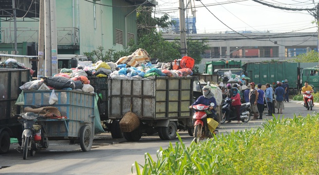 TP.HCM: Người dân phải bỏ nhà, bỏ cửa vì không chịu được mùi hôi thối