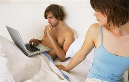 Cách đối phó khi chồng nghiện phim "đen"