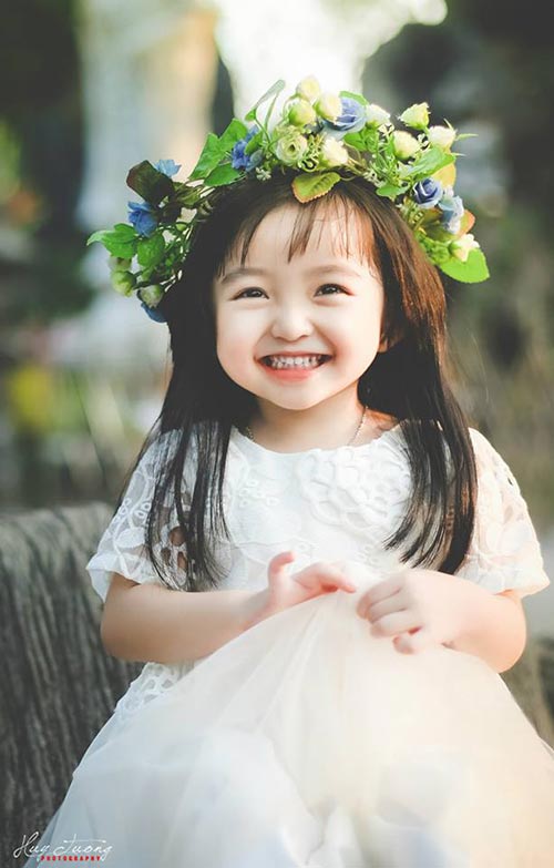 Tìm hiểu về những em bé Việt xinh đẹp và đáng yêu. Họ có những giấc mơ, hy vọng và tình cảm như bất kỳ em bé nào khác trên thế giới. Hãy xem những bức ảnh đáng yêu này để hiểu thêm về nét đẹp và sự đáng yêu của các bé Việt.