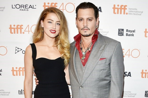 Vợ cũ Johnny Depp bật khóc khi rời tòa án
