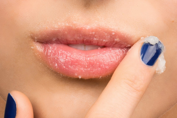 6 cách đơn giản giúp trị thâm môi