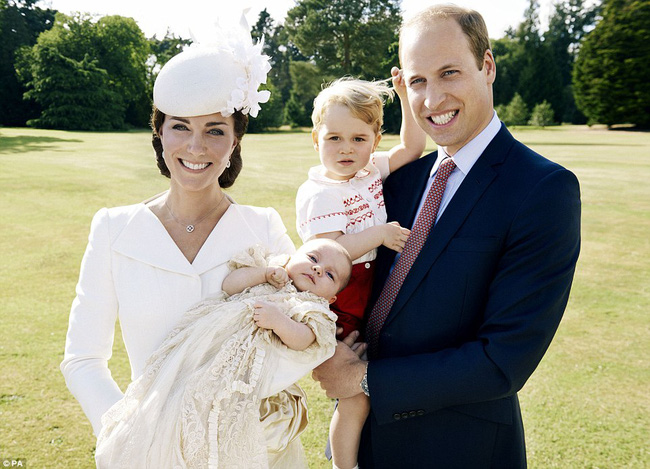 Tiểu công chúa nhà hoàng tử William và công nương Kate đã lớn và đáng yêu  nhường này