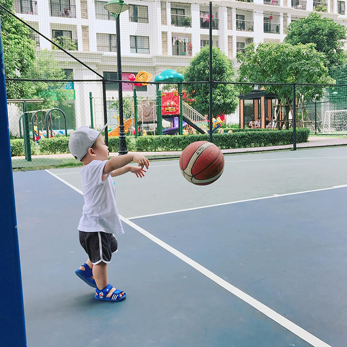 Ly 'Kute' khoe ảnh con trai 'quậy' ở sân bóng rổ Ly 'Kute' Khoe Ảnh Con Trai 'Quậy' Ở Sân Bóng Rổ