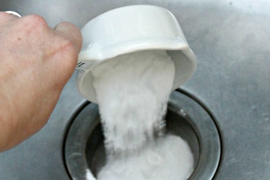 use-baking-soda-and-vinegar-to-clean-your-drains-crop-crop-15250215331771598569325.jpg