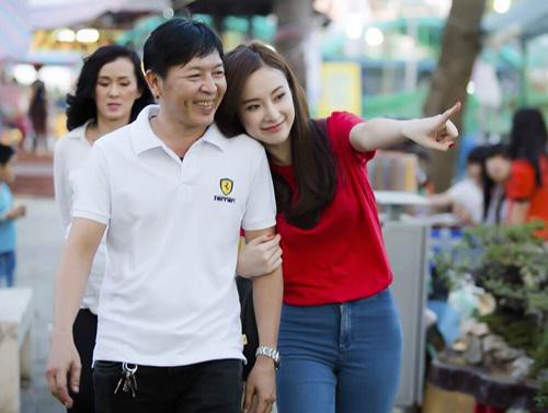 Dòng chia sẻ của Angela Phương Trinh về ba thu hút sự chú ý của người hâm mộ.