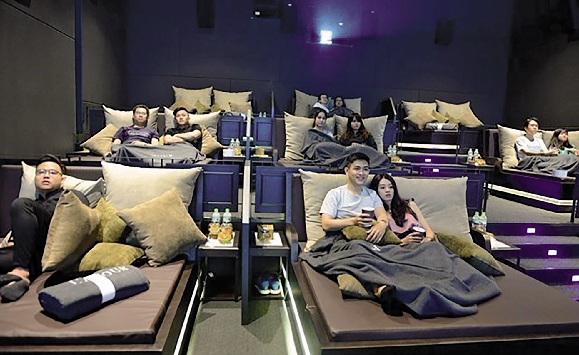 Лежачие диваны кинотеатр