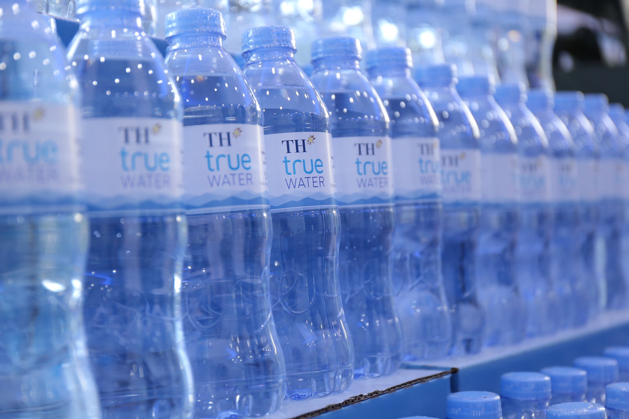 Truth Water TH true WATER: Nguồn nước quý triệu năm từ lòng núi lửa