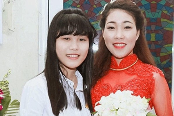 Con gái Hiá»p Gà và vợ ba trong Äám cưá»i cá»§a bá» nÄm 2016.