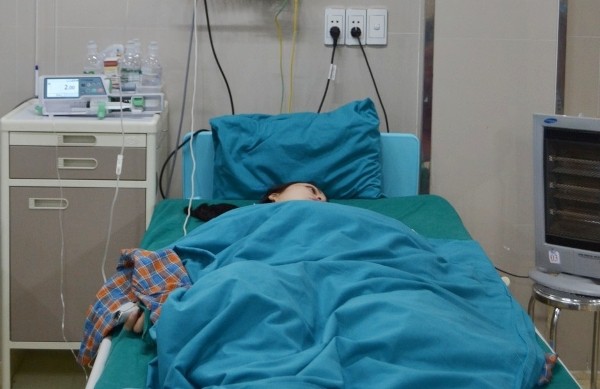 Nối liền cánh tay cho bé 4 tuổi ở Tuyên Quang gặp tai nạn với áo chống nắng - Ảnh 5.