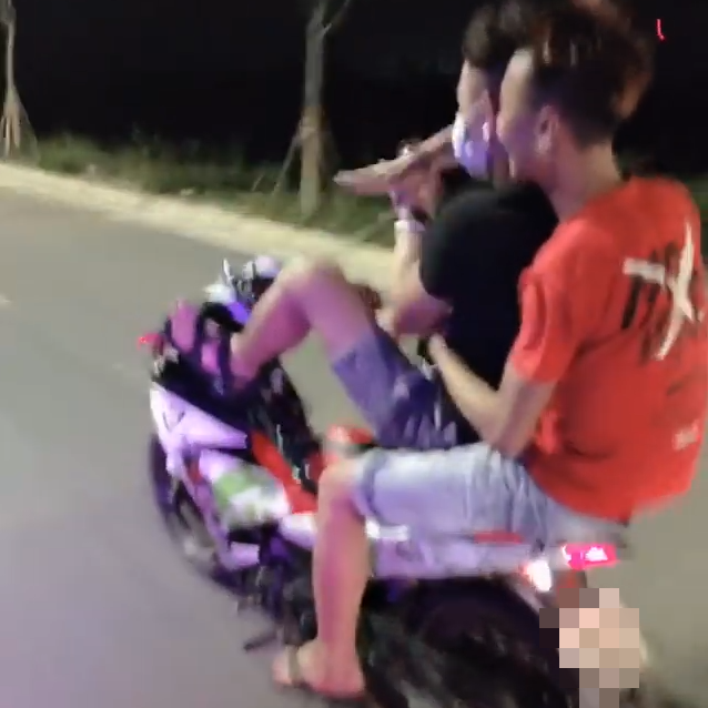 Thanh niên đi Exciter bằng chân, tay Thanh Niên Đi Exciter Bằng Chân, Tay