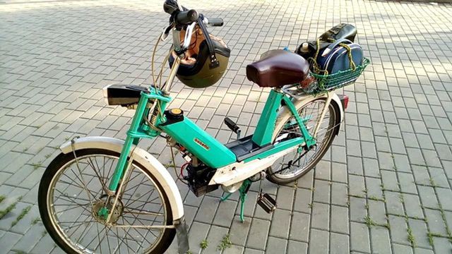 Năm , Povazske Strojarne chuyển dây chuyền sản xuất tới vùng nông thôn Kolarovo. Các nhân viên của Povazske Strojarne được cử đến đây hỗ trợ, sau đó họ trở về và nhà máy ở Kolarovo hoạt động độc lập. Sau đó, nhu cầu xe Babetta giảm dần.