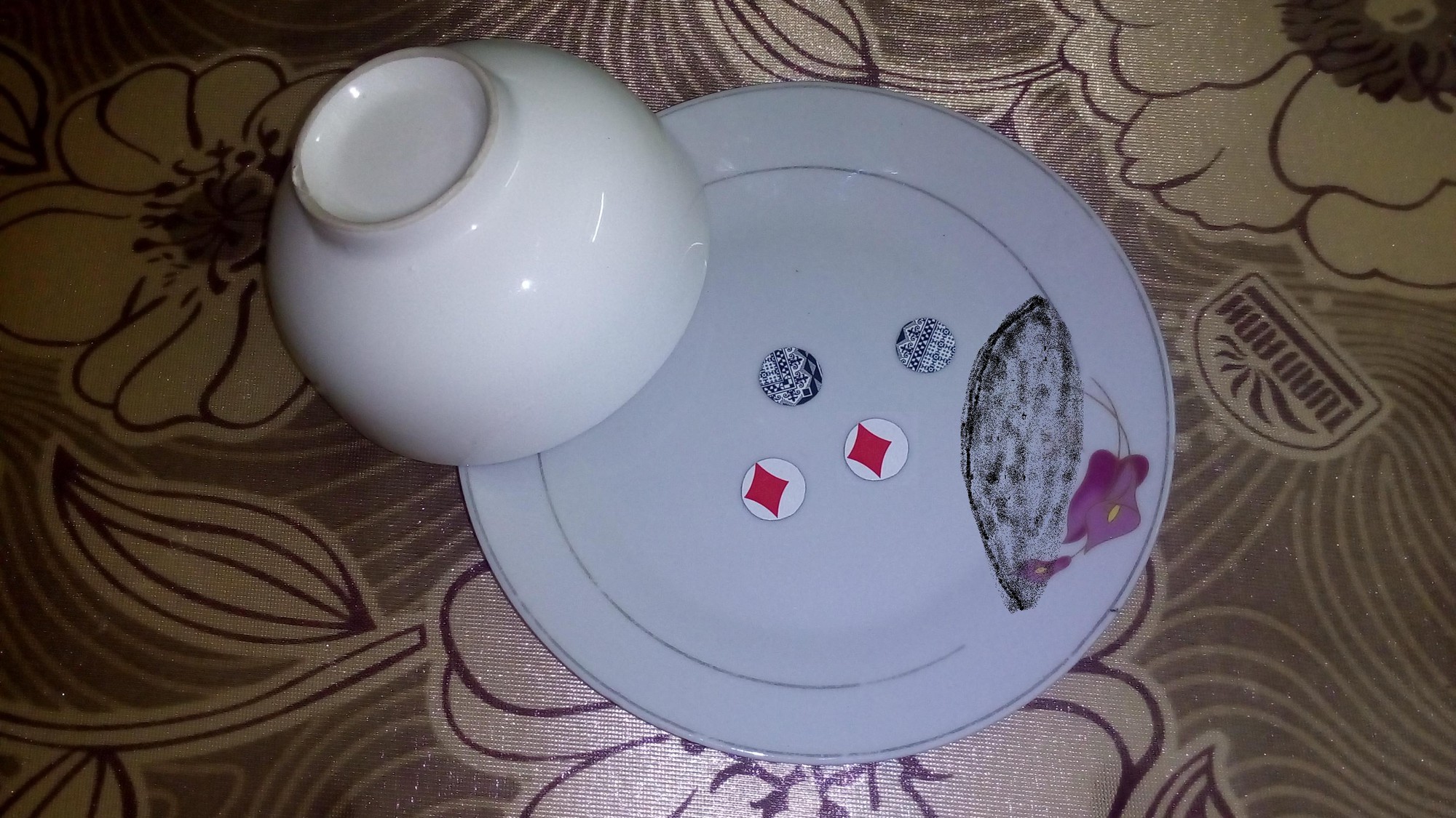 Chơi 'xóc đĩa' ăn tiền bằng điện thoại, 5 người bị bắt