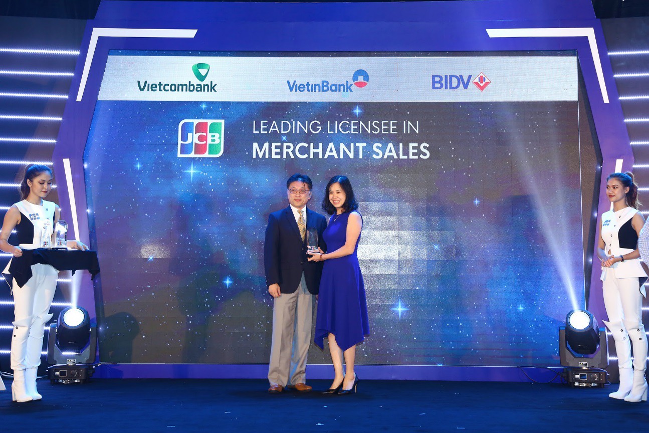Vietcombank nhận các giải thưởng của Tổ chức thẻ quốc tế JCB