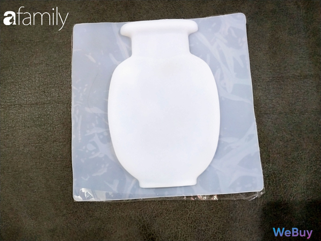 Review nhanh lọ hoa dán tường trang trí ngày Tết: Giá rẻ, nhỏ xinh, nhưng hiệu quả thì “dở khóc dở cười” - Ảnh 3.