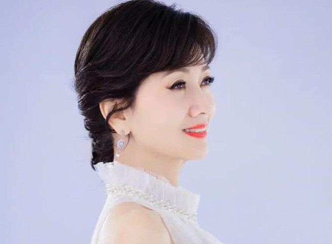Nhìn ảnh của Triệu Nhã Chi ai cũng không thể tin nổi đây là nhan sắc của người phụ nữ 66 tuổi