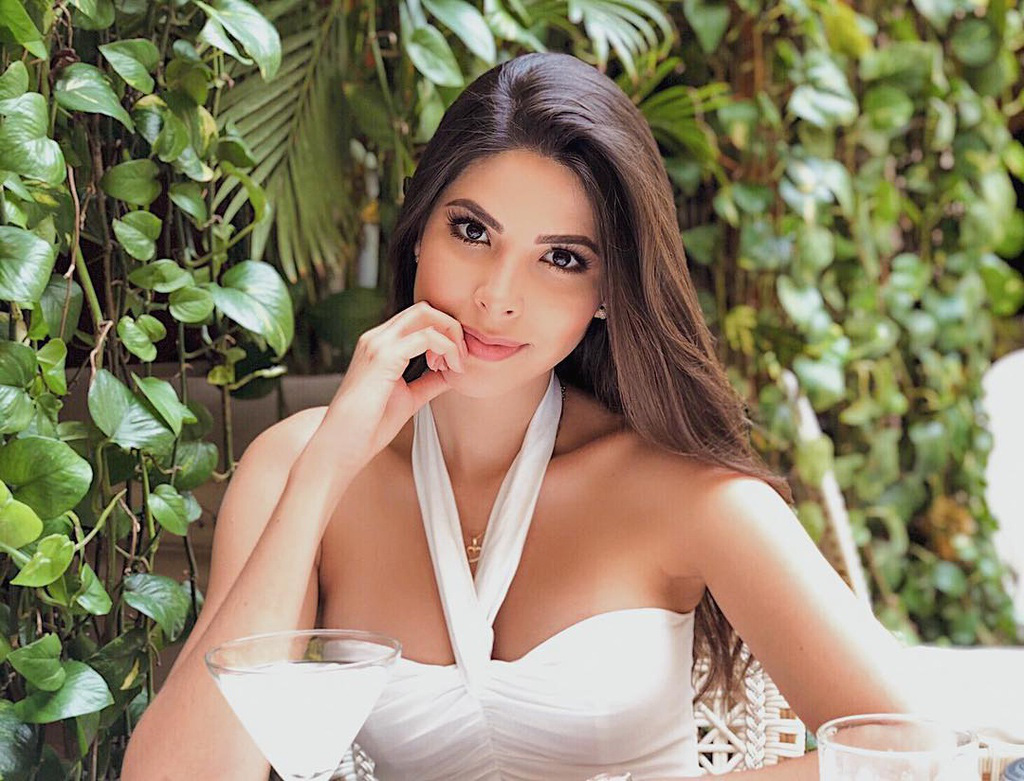 Cô gái cao 1,8 m đăng quang Hoa hậu Hoàn vũ Colombia 2020