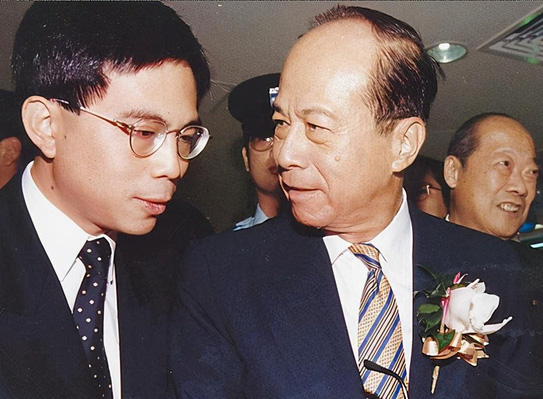 Con dâu may mắn của tỷ phú giàu nhất Hồng Kông: Nàng Lọ Lem đổi đời nhờ 1 bữa tiệc, trở thành 'thái tử phi' của đế chế siêu hùng mạnh