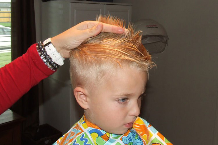 Cách cắt tóc tại nhà cho bé trai bằng kéo và tông đơ, vài phút là đẹp như soái ca  - Ảnh 6.