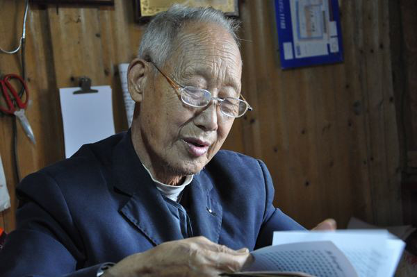 Bậc thầy y học nổi tiếng Trung Quốc 96 tuổi tiết lộ bí quyết “trường sinh bất lão” đến từ 3 cách chăm sóc gan cực đơn giản, chỉ 5 phút mỗi ngày là xong - Ảnh 1.