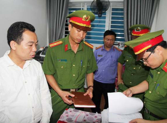 Bắt một cán bộ Ban Dân tộc tỉnh Nghệ An 'ăn chặn' tiền hỗ trợ người Ơ Đu