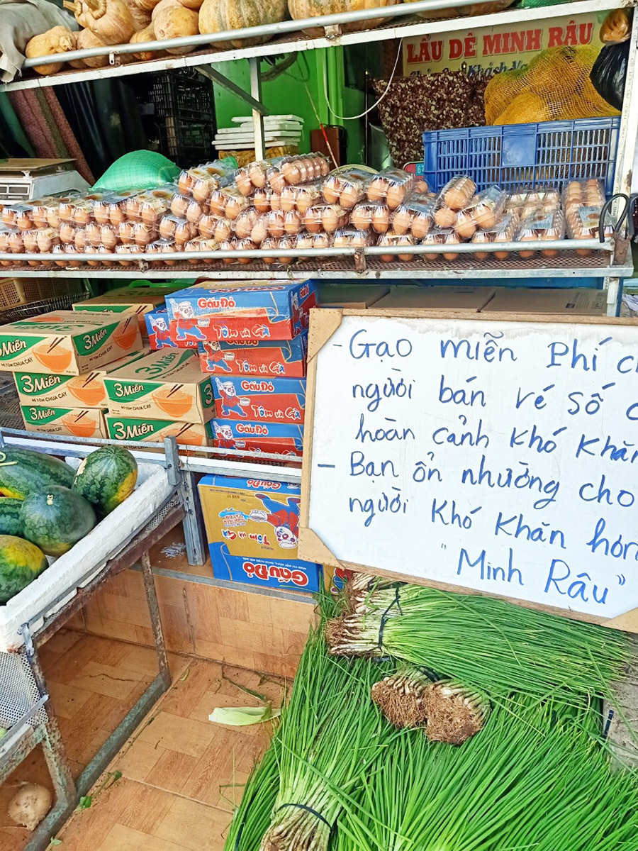 Người đàn ông bán rau lạ lùng và