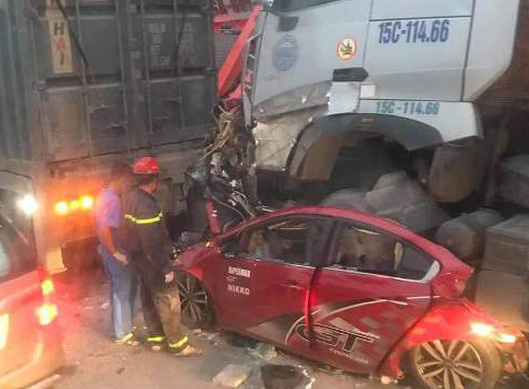 Vụ xe container đâm vào xe con khiến 3 người tử nạn: Lái xe khai do buồn ngủ