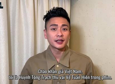 Huỳnh Tông Trạch chào khán giả Việt Nam