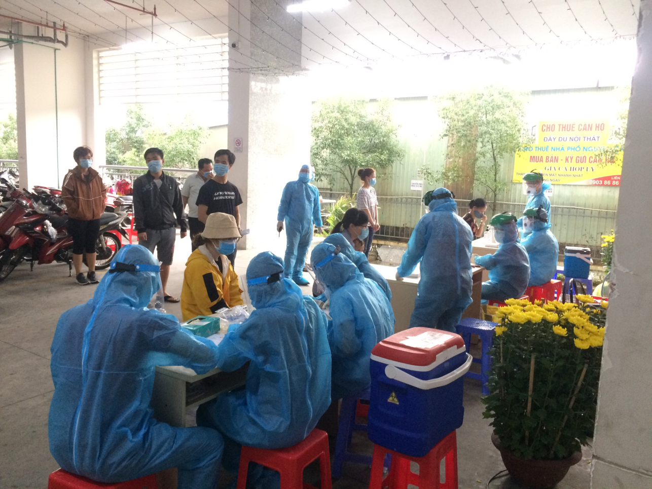Các trường hợp nhiễm mới ở TP.HCM được đánh giá là ổ dịch khá phức tạp - Ảnh 2. Các trường hợp nhiễm mới ở TP.HCM được đánh giá là ổ dịch khá phức tạp - Ảnh 2.