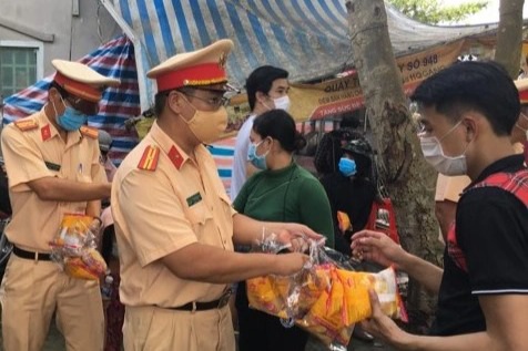 Hàng trăm người đã qua được chốt kiểm soát về Cần Thơ, Bến Tre - Ảnh 3.