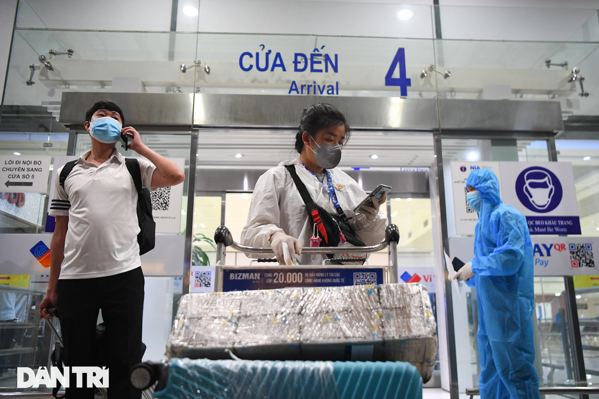 Hành khách vui mừng, hủy đặt phòng cách ly sau chuyến bay TPHCM về Hà Nội - Ảnh 12.