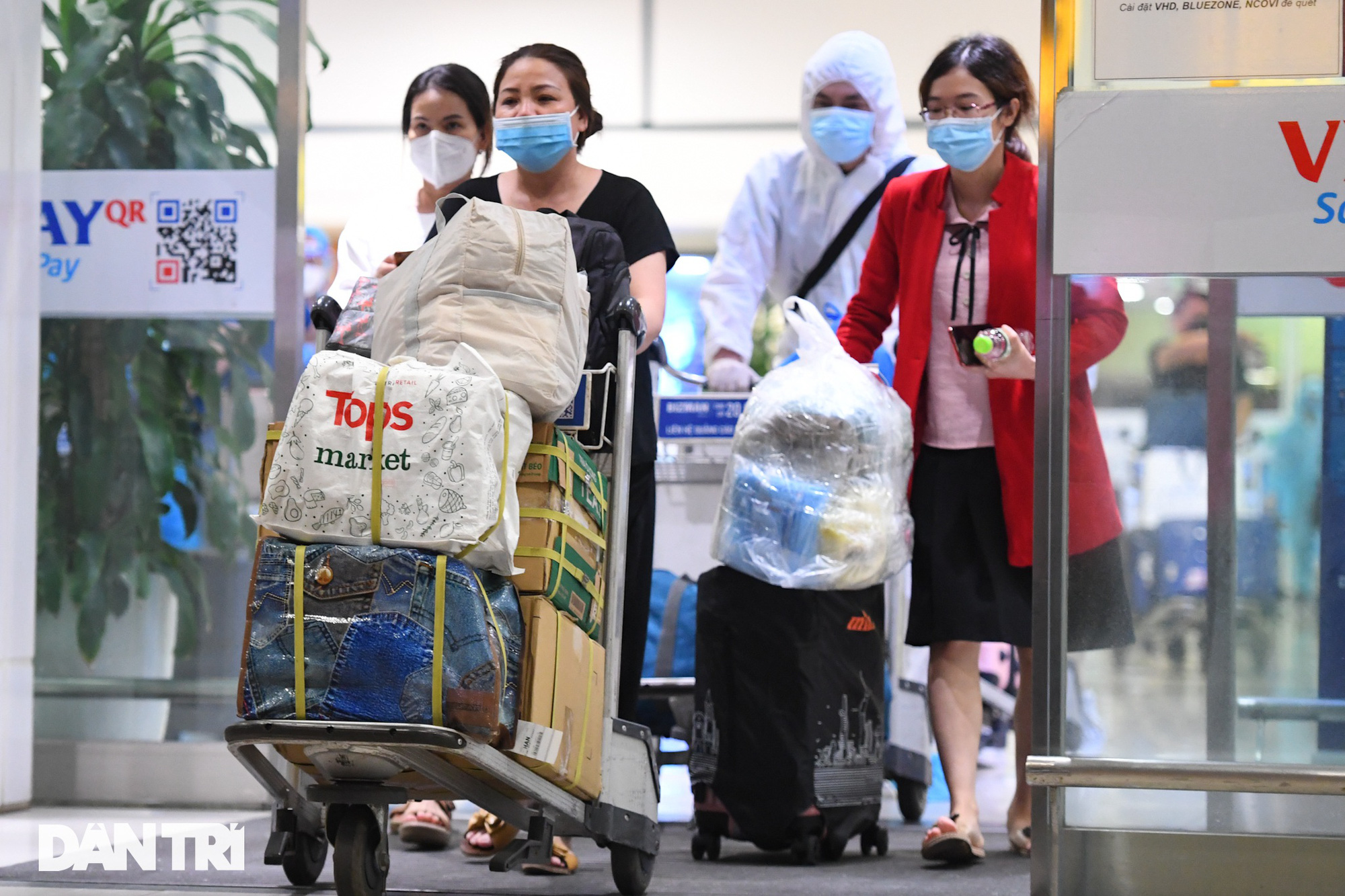 Hành khách vui mừng, hủy đặt phòng cách ly sau chuyến bay TPHCM về Hà Nội - Ảnh 6.