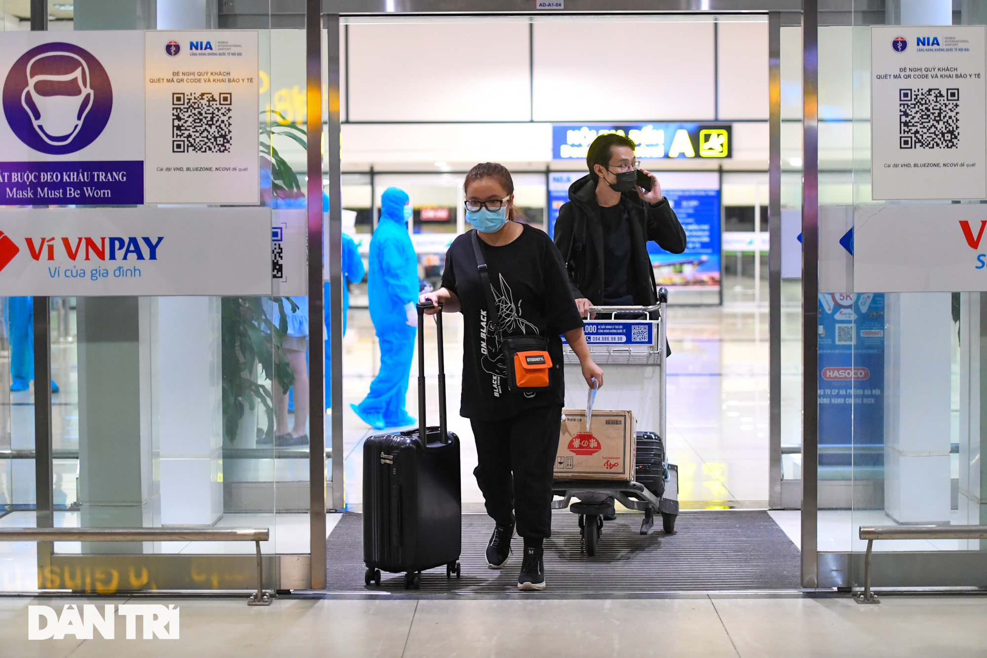 Hành khách vui mừng, hủy đặt phòng cách ly sau chuyến bay TPHCM về Hà Nội - Ảnh 11.