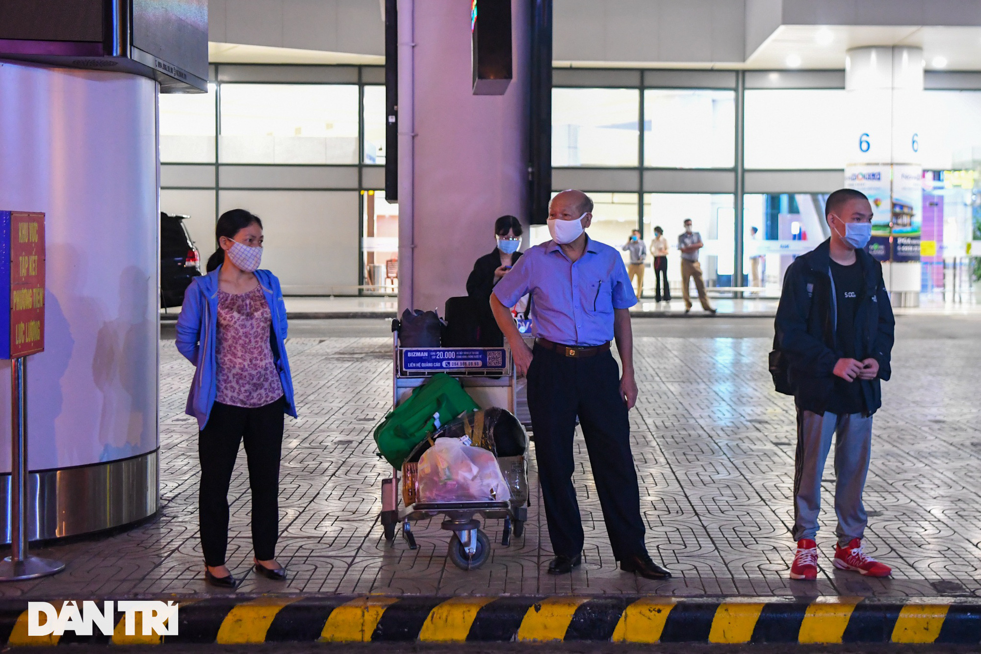 Hành khách vui mừng, hủy đặt phòng cách ly sau chuyến bay TPHCM về Hà Nội - Ảnh 14.