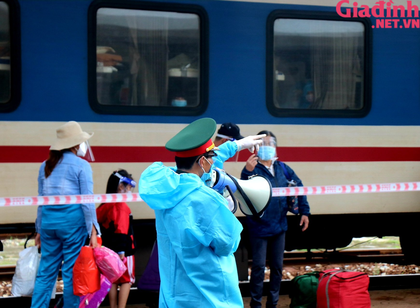 Chuyến tàu “yêu thương” đưa hàng trăm công dân Thừa Thiên Huế từ TP. HCM về quê - Ảnh 7.