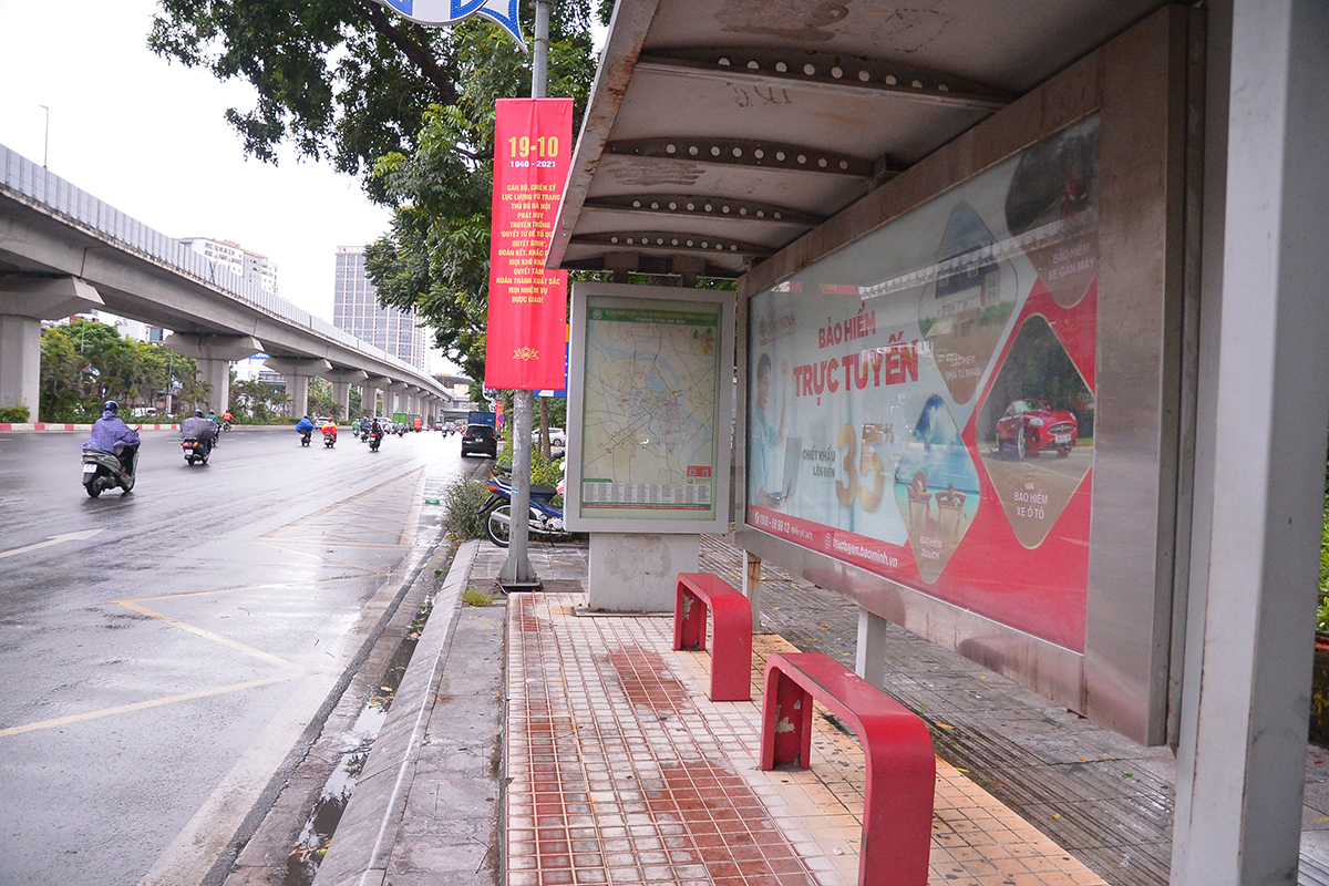 Những chuyến xe không người trong ngày đầu các tuyến buýt Hà Nội hoạt động trở lại - Ảnh 3.